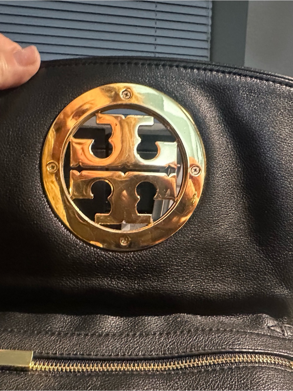 * AUTHENTIC* Tory Burch Black Leather Shoulder Bag with Gold Logo - Picture 3 of 9